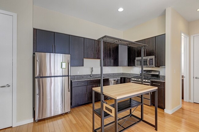 Building Photo - 1561 E 118th St Rental