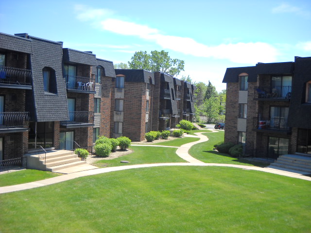 Courtyard - Lansing Crossing, LLC Apartments