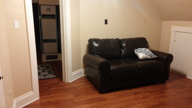 Living Room - 633 Maplewood Ave Apartments Unit 3