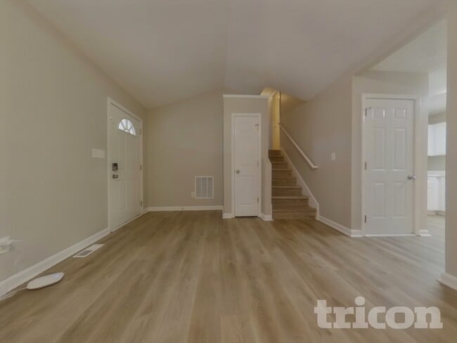 Photo - 210 Legend Dr