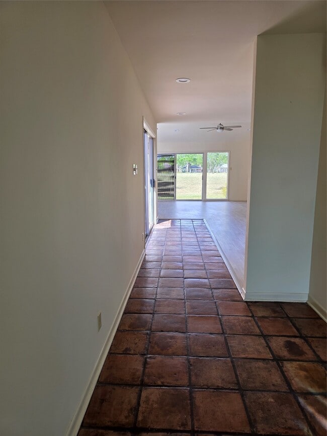 Photo - 406 Fox Briar Ln