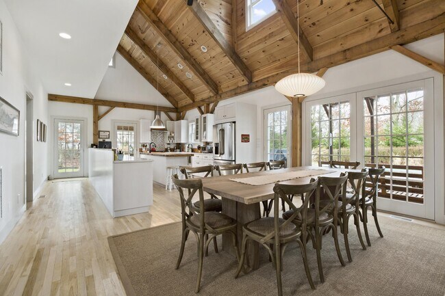 Photo - 320 Wainscott Harbor Rd