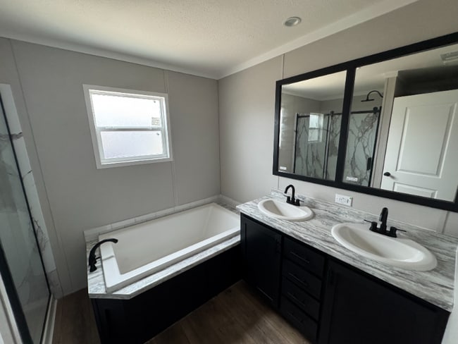 Photo - 350 Patriot Ln