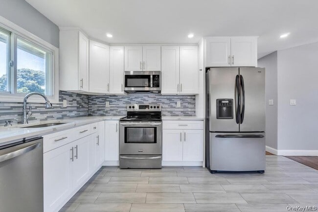 Photo - 220 Adirondack Dr