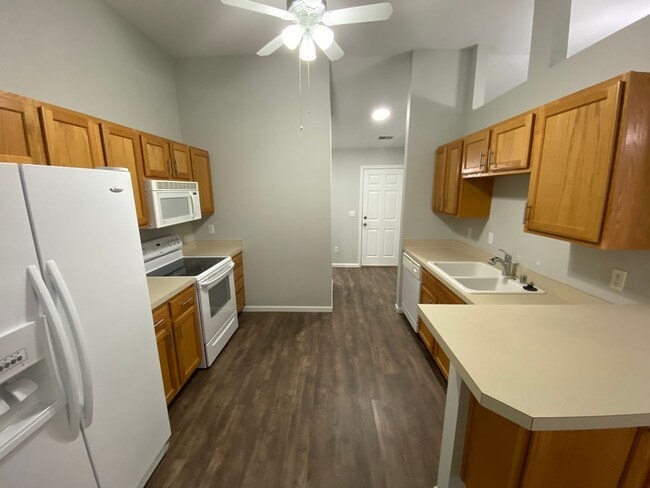 Photo - Great Location! 2 Bed 2 Bath 2 car garage.