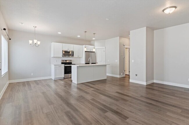 Photo - 423 E Penny Ln