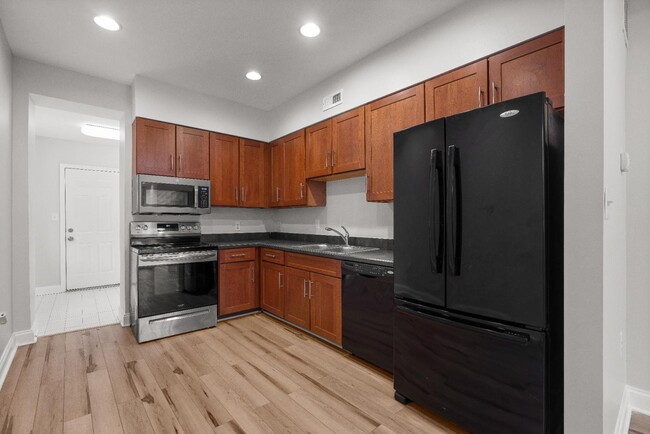 Building Photo - 200 N Glover St Rental