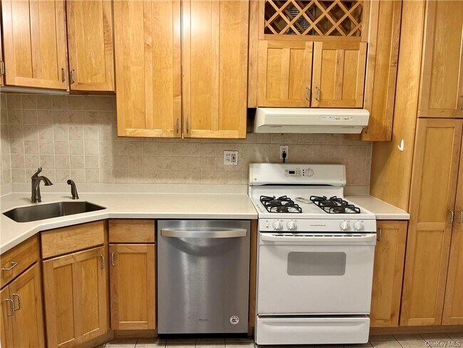 Photo - 470 Halstead Ave Unit 5L