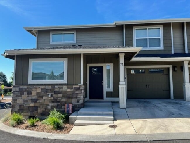 Photo - Stylish 3 Bedroom Duplex with Scenic Views and Modern Amenities: Your Perfect Redmond Retreat