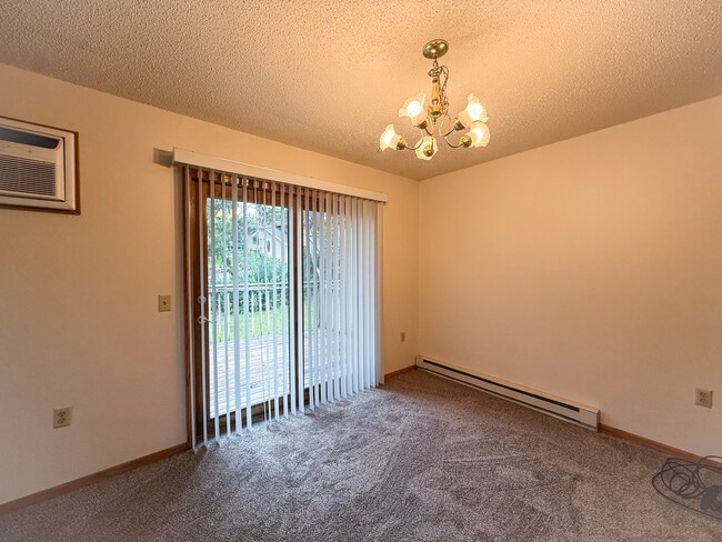 Photo - 2820 Edgewood Dr