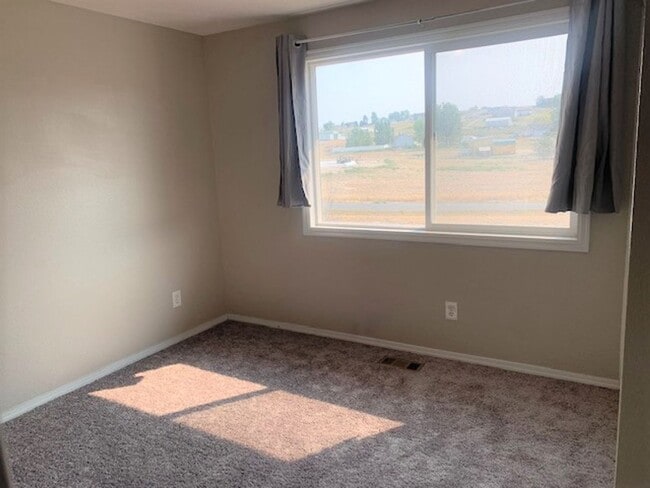 Photo - 4 bedroom rental in Spring Creek