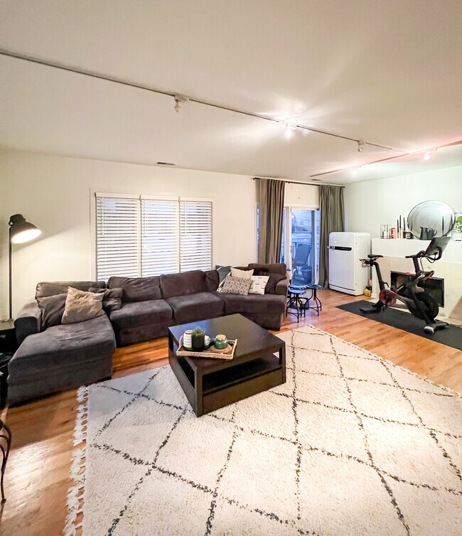 Photo - 912 W Chicago Ave Unit 201