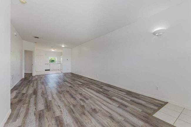Building Photo - 5612 Rose Garden Rd Unit 201 Rental