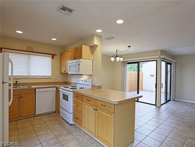 Photo - 1420 Park Shore Cir Unit 3
