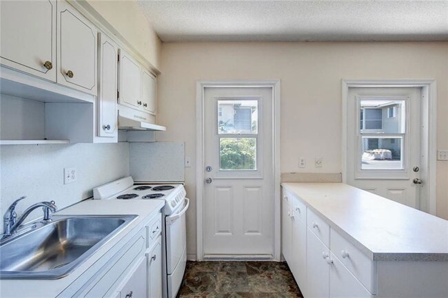 Photo - 2115 NE 42nd Ct Unidad 105N