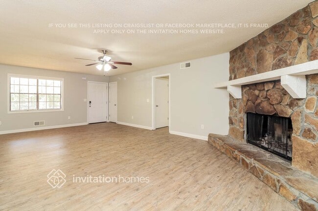 Photo - 3345 Holliglen Dr