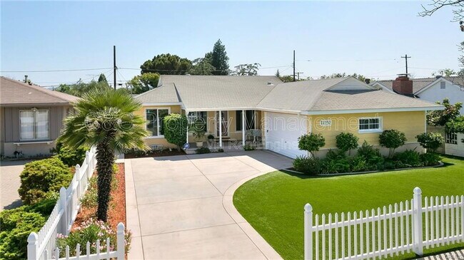 Photo - 11252 Delano St