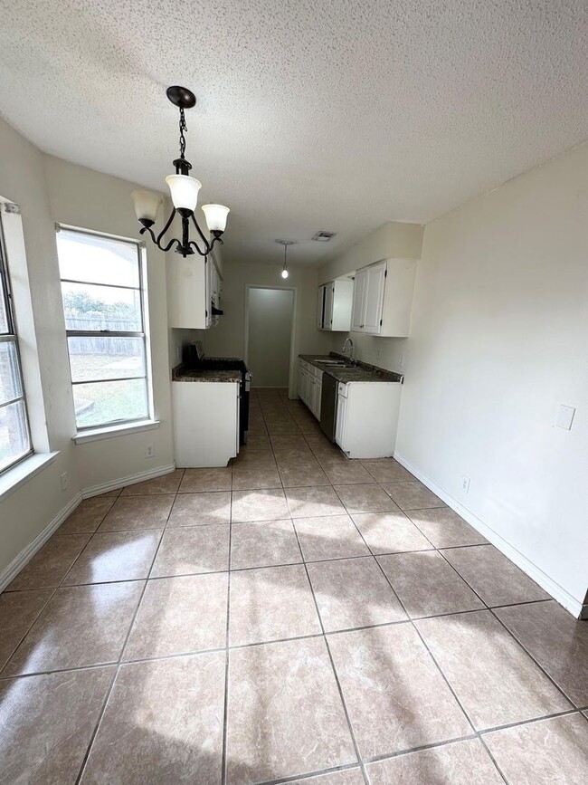 Photo - 3 Bed 2 Bath Ready to Rent!