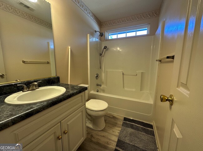 Photo - 1824 Claystone Way