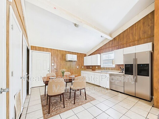 Photo - 111 Sternberg Dr