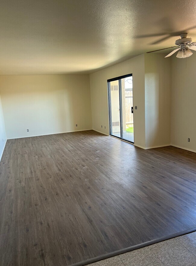 Photo - 724 W 6th Ave