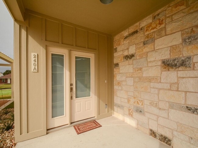 Photo - 240 Rose Dr