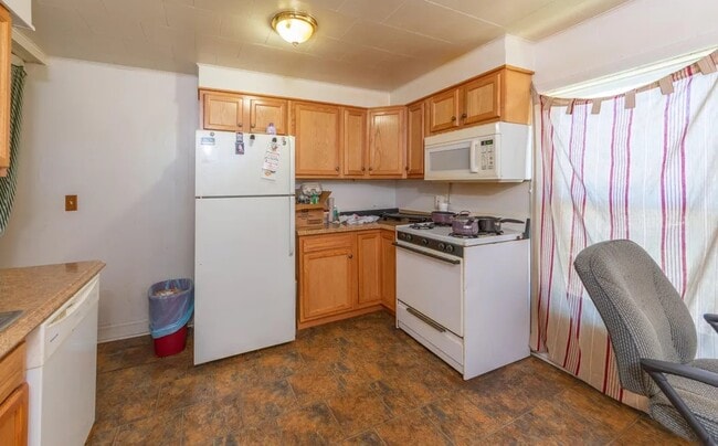 Photo - 426 W Saginaw St