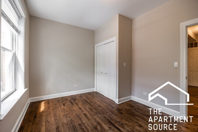 Photo - 2506 W Argyle St Unidad 2A