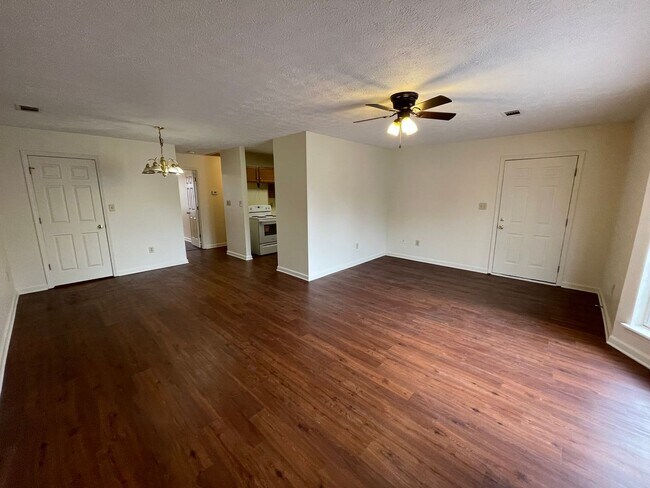 Photo - 13 Woodcreek Way SW Unidad 13 Woodcreek Way Apt B