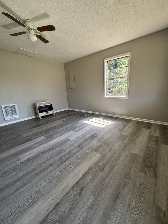 Photo - 126 Jelk St
