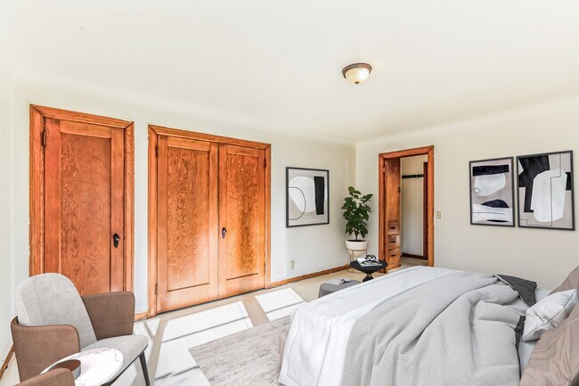 Unit D - Living room/bedroom