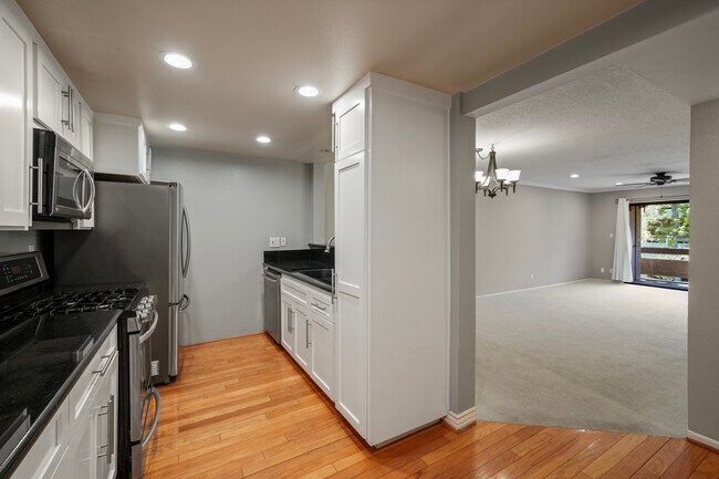 Photo - 15231 Magnolia Blvd Unit #221