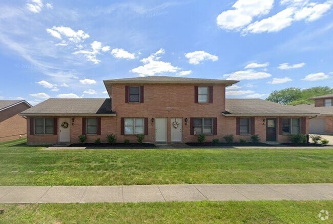 Building Photo - Updated 2 Bedroom, 1.5 Bath, and 1-Car Gar... Unit 665-D Mumford Dr Rental