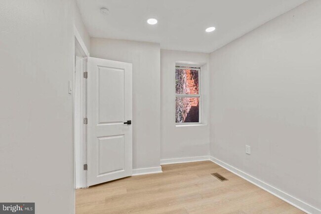 Photo - 2321 W Firth St