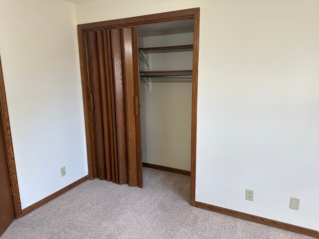 2-Bed S - Williamsburg Apartments