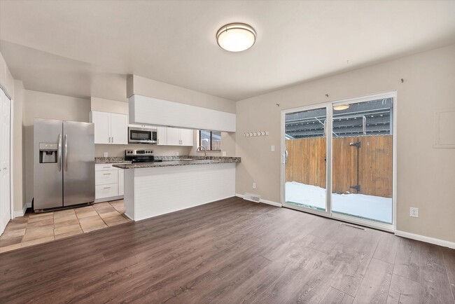 Photo - Bright & Spacious Townhome in Lakewood 2bd 2.5ba