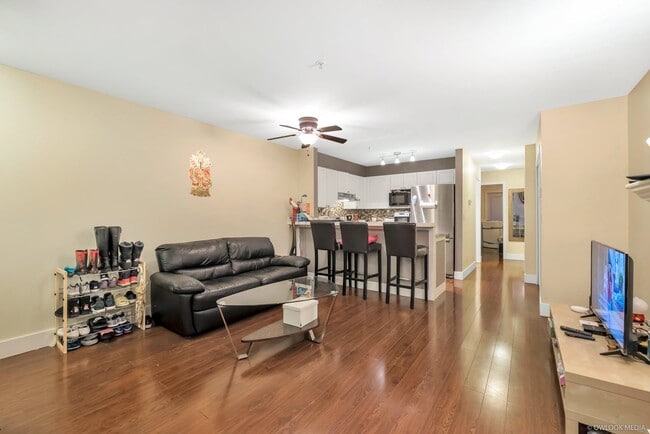Photo - 6588 Southoaks Crescent
