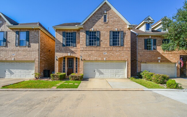 Building Photo - 3206 E Park At Beverly Hills