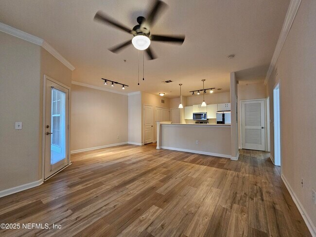 8290 Gate Pkwy W Unit 806