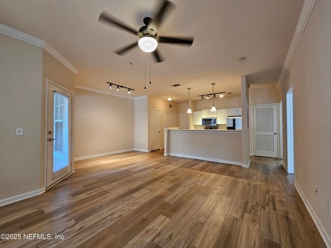 Photo - 8290 Gate Pkwy W Unit 806