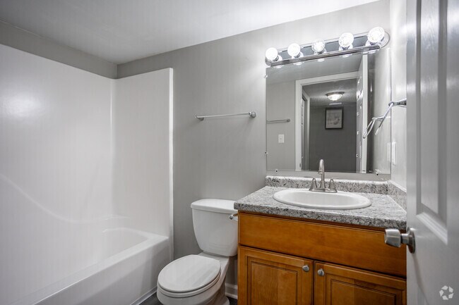 2BR, 1.5BA - 950SF - Bathroom - Cedar Ridge Apartments