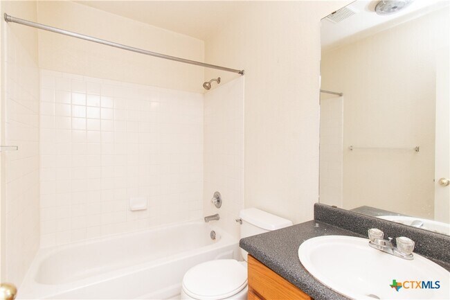 Photo - 2014 Cedarhill Dr Unidad C