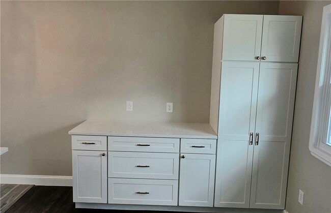 Photo - 914 W 2nd St