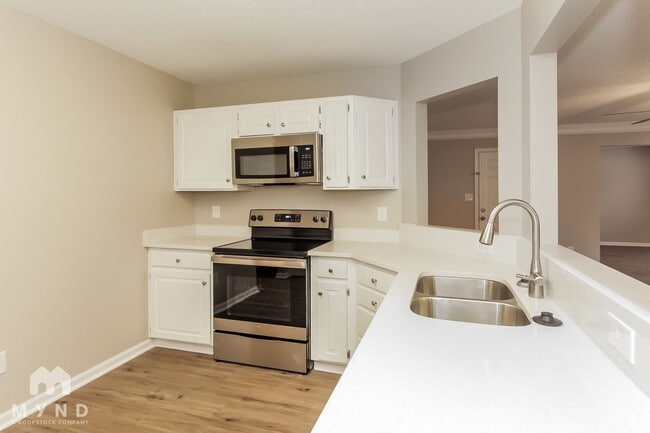Photo - 712 Raindrops Rd