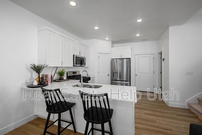 Photo - 281 W 1150 N