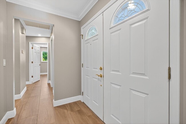 Photo - 905 Shore Dr