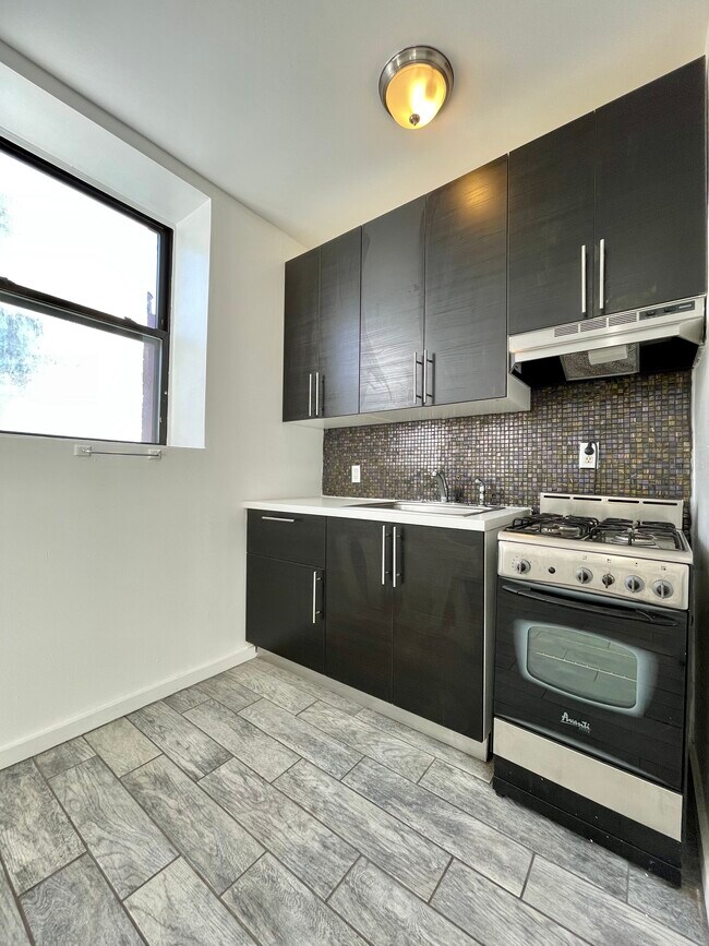 301 E 110th St Unit 4D