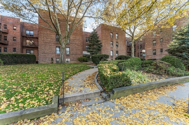 Building Photo - 30 Lenox Rd Unit 2