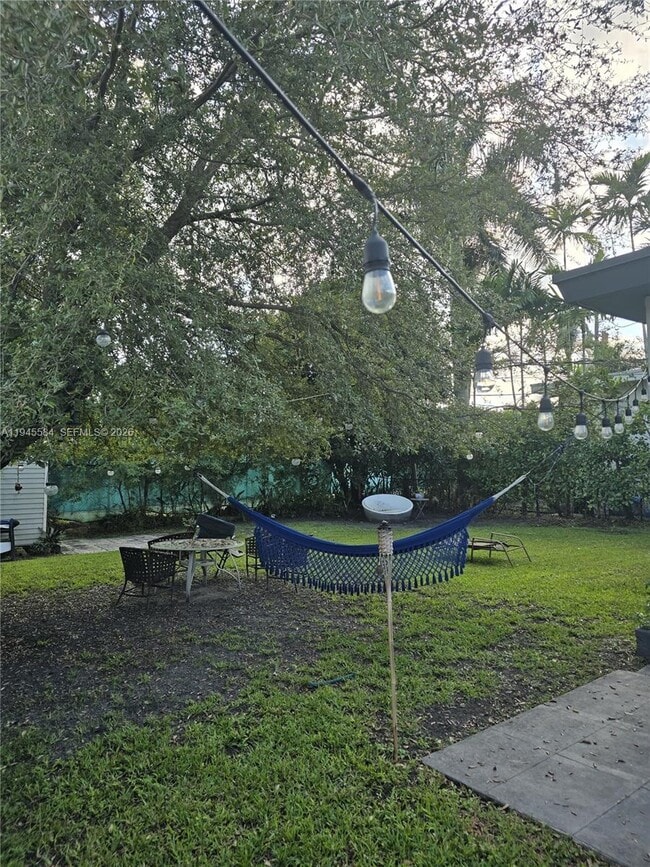 Building Photo - 956 NE 80th St