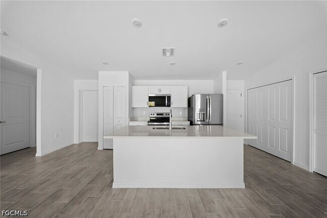 Photo - 2815 24th St W